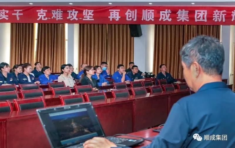 河南OB视讯集团进行通讯员摄影技术培训班