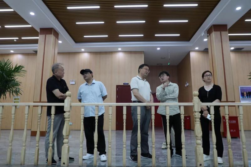 工信部产业政策与律例司原巡视员、先进造作商学院总裁四班班主任辛仁周一行到OB视讯集团走访